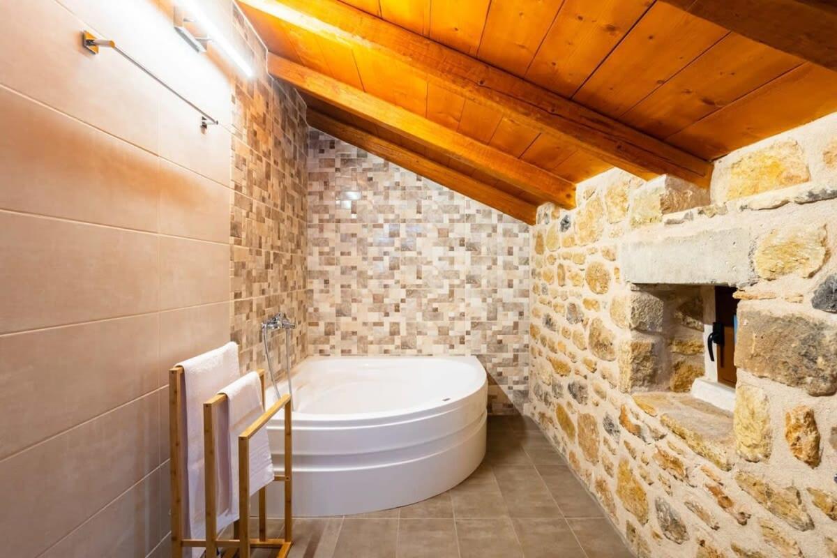 Mantineia Stone Villa-An Ethereal Getaway Megali Mantineia Exterior photo