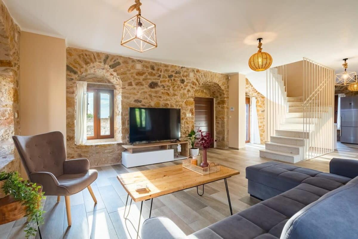 Mantineia Stone Villa-An Ethereal Getaway Megali Mantineia Exterior photo